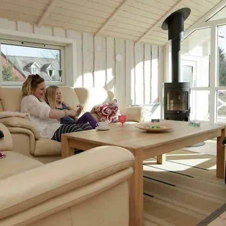 Сasa de vacaciones Four-bedroom Holiday In 1 *